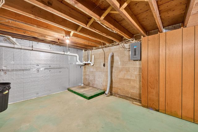 16 Beverly Avenue, Salem, NH 03079