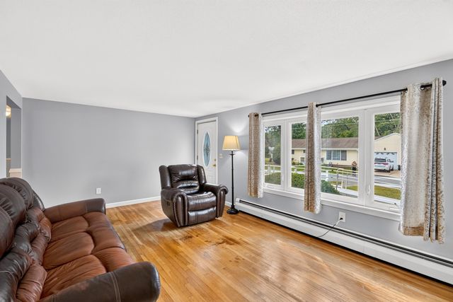 16 Beverly Avenue, Salem, NH 03079