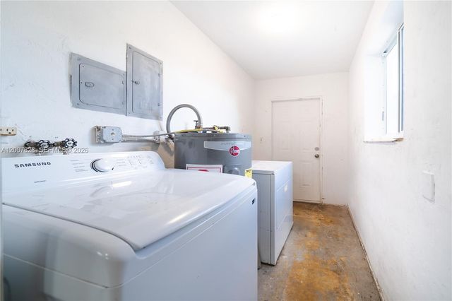 2406 NW 67th St, Miami, FL 33147