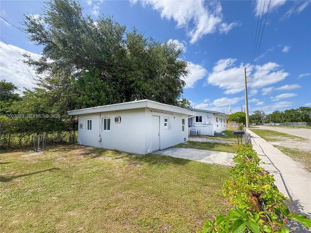 2406 NW 67th St, Miami, FL 33147