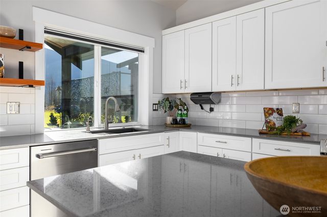 7420 Windsong Lane, Sedro Woolley, WA 98284