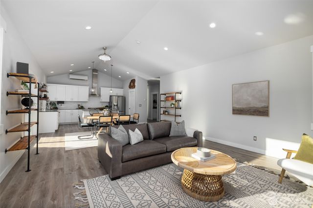 7420 Windsong Lane, Sedro Woolley, WA 98284