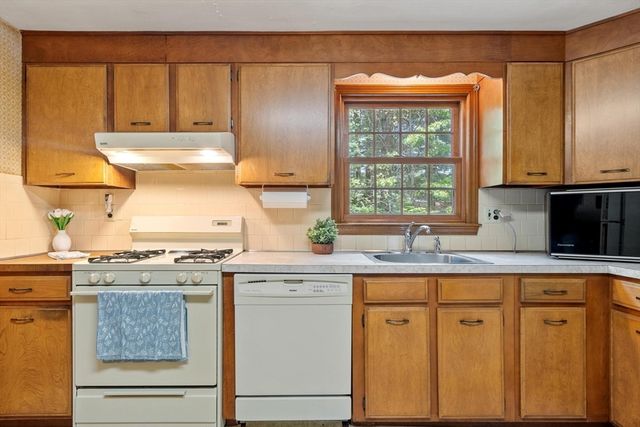 18 Cambridge Street, Chelmsford, MA 01824
