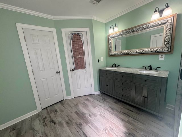 8894 LAKE EDGE CV, Memphis, TN 38016