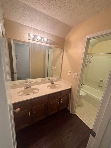 8894 LAKE EDGE CV, Memphis, TN 38016