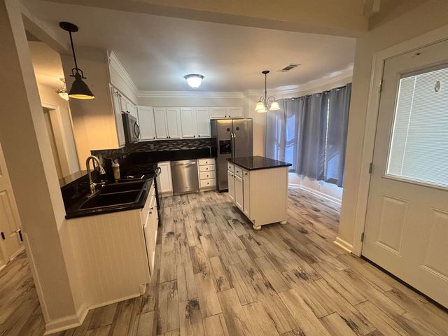 8894 LAKE EDGE CV, Memphis, TN 38016