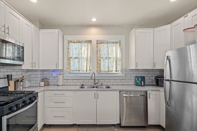 418 20th Avenue, Moline, IL 61265