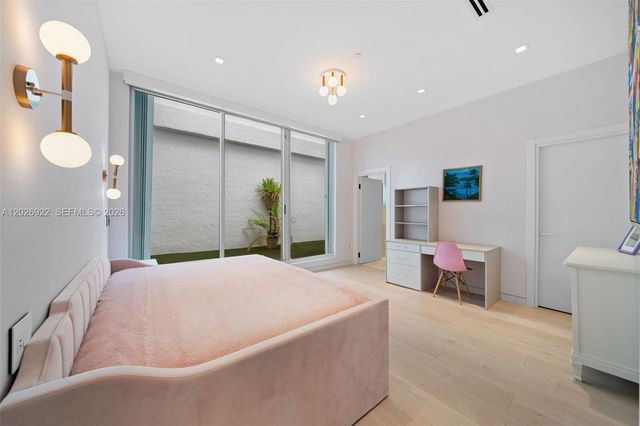 16500 Collins Ave TH-8, Sunny Isles Beach, FL 33160