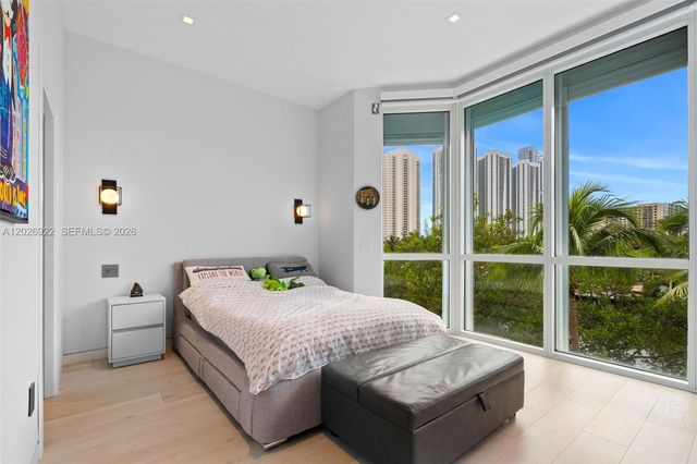 16500 Collins Ave TH-8, Sunny Isles Beach, FL 33160