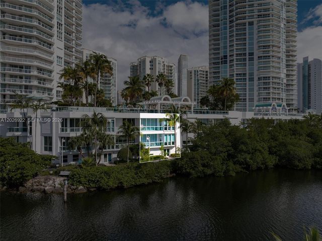 16500 Collins Ave TH-8, Sunny Isles Beach, FL 33160