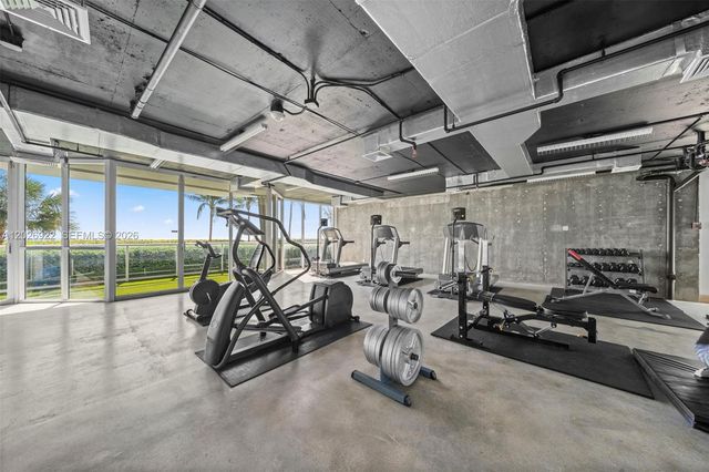 16500 Collins Ave TH-8, Sunny Isles Beach, FL 33160