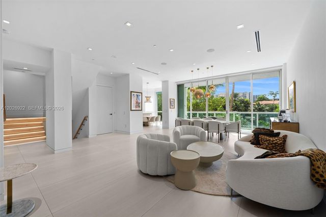 16500 Collins Ave TH-8, Sunny Isles Beach, FL 33160