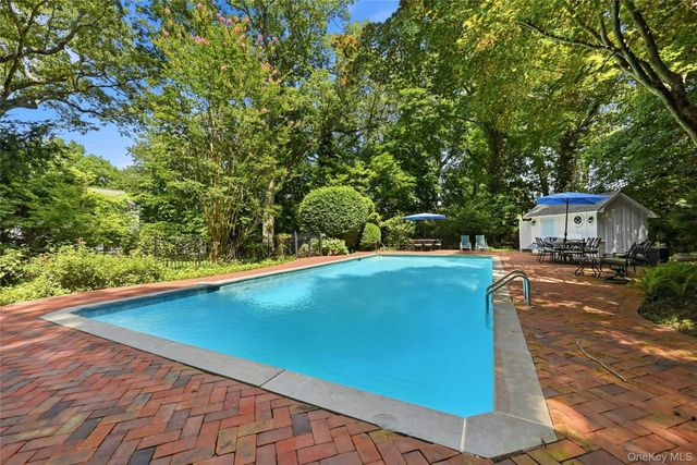 2 Kaiser Hill Road, Huntington Bay, NY 11743