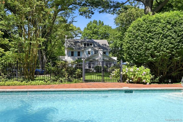 2 Kaiser Hill Road, Huntington Bay, NY 11743