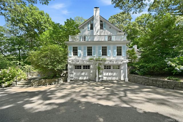 2 Kaiser Hill Road, Huntington Bay, NY 11743