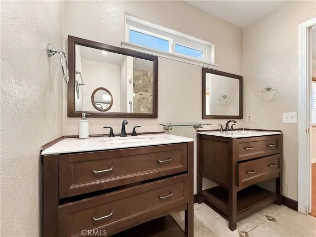 23856 Outrigger, Canyon Lake, CA 92587