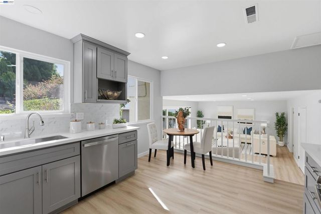 19304 Barclay Rd, Castro Valley, CA 94546