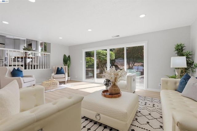 19304 Barclay Rd, Castro Valley, CA 94546