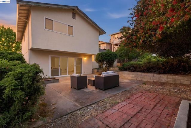 19304 Barclay Rd, Castro Valley, CA 94546