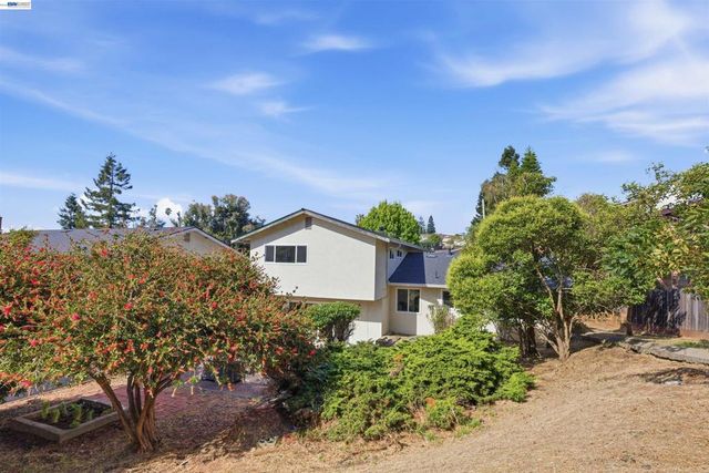 19304 Barclay Rd, Castro Valley, CA 94546