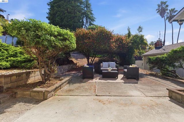 19304 Barclay Rd, Castro Valley, CA 94546