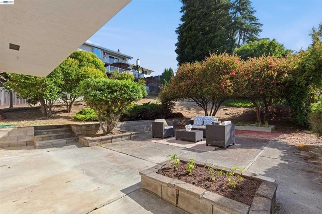 19304 Barclay Rd, Castro Valley, CA 94546