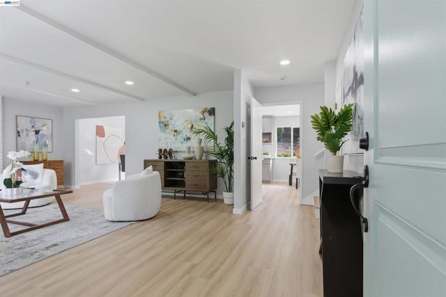 19304 Barclay Rd, Castro Valley, CA 94546
