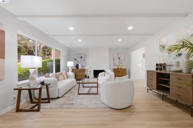 19304 Barclay Rd, Castro Valley, CA 94546