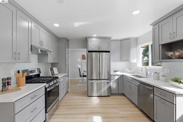 19304 Barclay Rd, Castro Valley, CA 94546