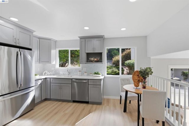 19304 Barclay Rd, Castro Valley, CA 94546