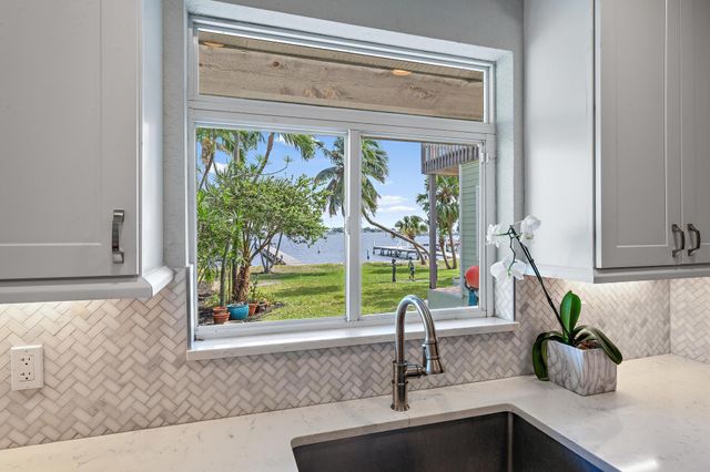 122 S Lake Drive, Lantana, FL 33462