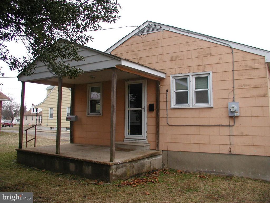 16 N ORCHARD ST, Gibbstown, NJ 08027