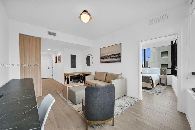 225 N Miami Avenue 901, Miami, FL 33128