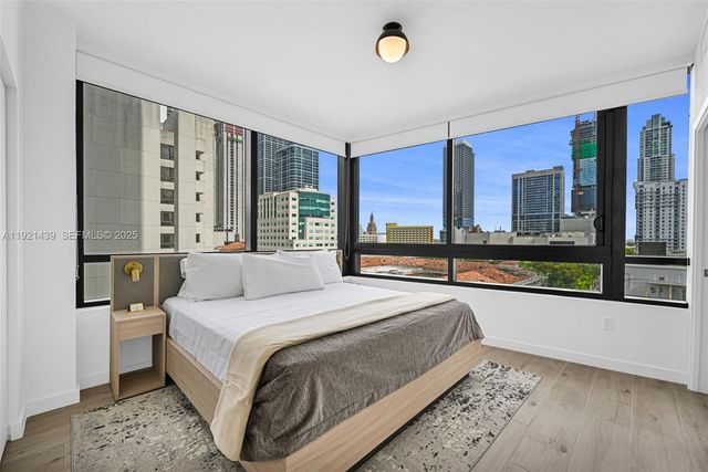 225 N Miami Avenue 901, Miami, FL 33128