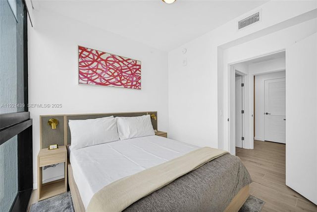 225 N Miami Avenue 901, Miami, FL 33128