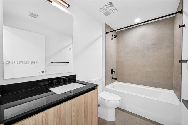 225 N Miami Avenue 901, Miami, FL 33128