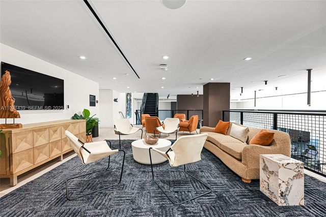 225 N Miami Avenue 901, Miami, FL 33128