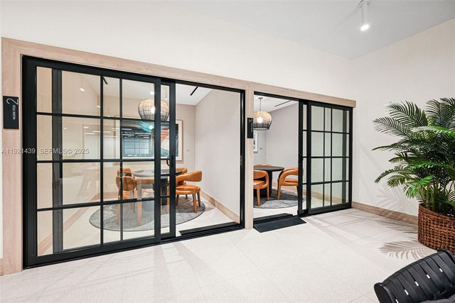 225 N Miami Avenue 901, Miami, FL 33128