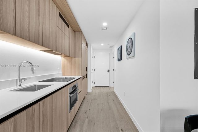 225 N Miami Avenue 901, Miami, FL 33128