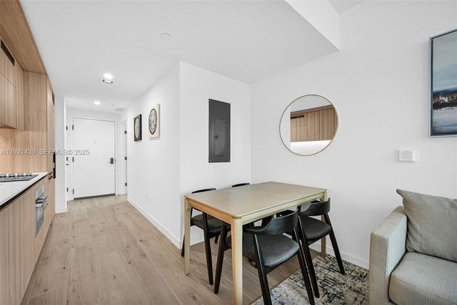 225 N Miami Avenue 901, Miami, FL 33128