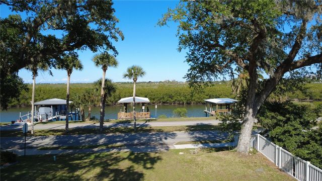 622 N RIVERSIDE DRIVE, New Smyrna Beach, FL 32168