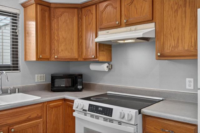 2161 Cottage Way, Sacramento, CA 95825