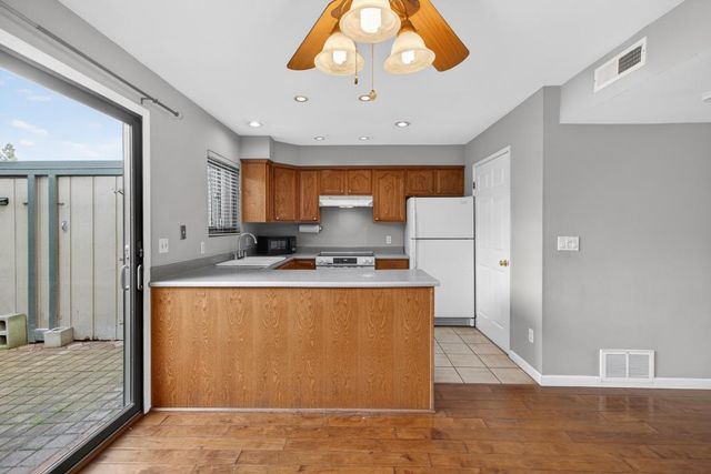 2161 Cottage Way, Sacramento, CA 95825