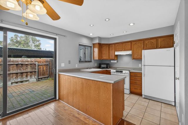 2161 Cottage Way, Sacramento, CA 95825