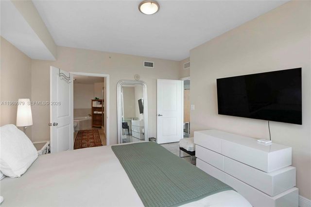 7910 Harbor Island Dr 405, North Bay Village, FL 33141