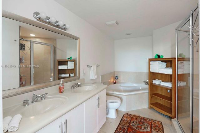 7910 Harbor Island Dr 405, North Bay Village, FL 33141