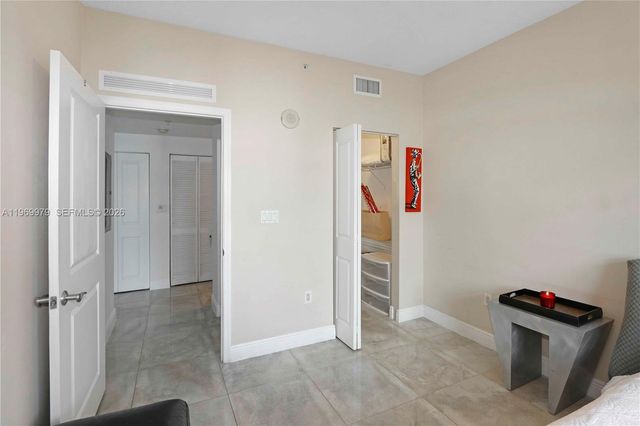 7910 Harbor Island Dr 405, North Bay Village, FL 33141