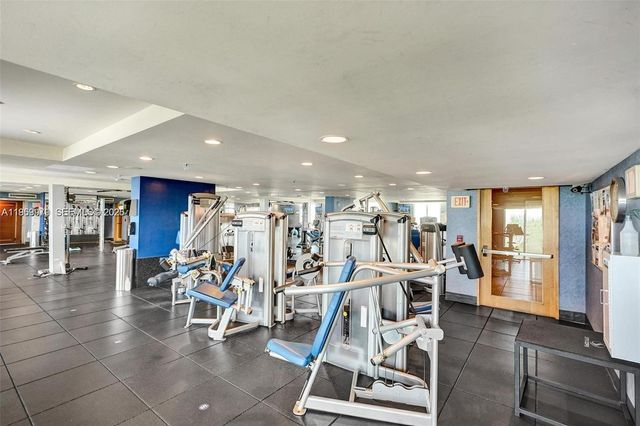 7910 Harbor Island Dr 405, North Bay Village, FL 33141