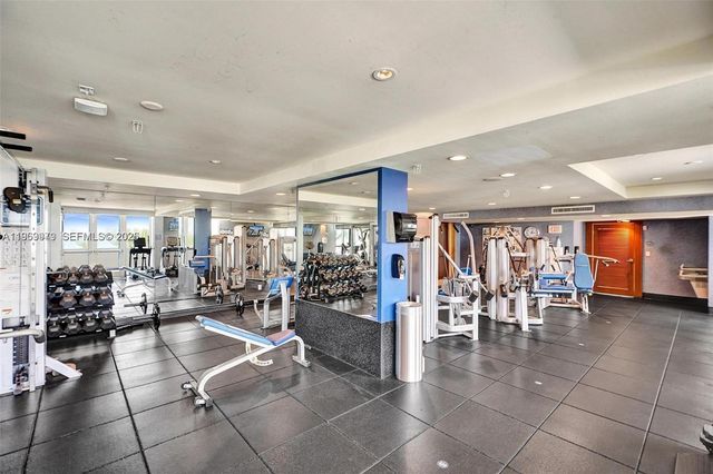 7910 Harbor Island Dr 405, North Bay Village, FL 33141