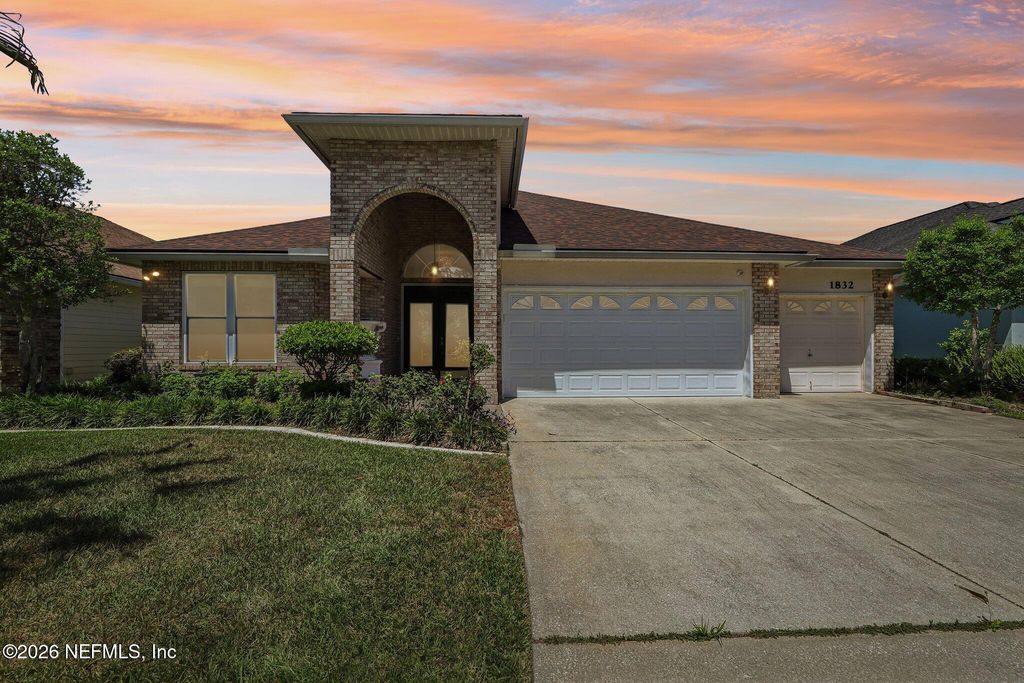 1832 CHATHAM VILLAGE Drive, Fleming Island, FL 32003
